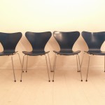 Set van 4 Vlinderstoelen van Arne Jacobsen. Te koop bij 050 Design. Prijs 595 euro.